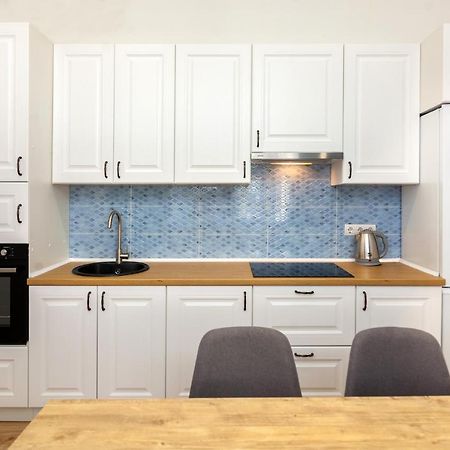 Leogrand Three Bedrooms Vip Apartments On Kniazia Romana 12 إلفيف المظهر الخارجي الصورة