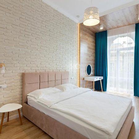 Leogrand Three Bedrooms Vip Apartments On Kniazia Romana 12 إلفيف المظهر الخارجي الصورة