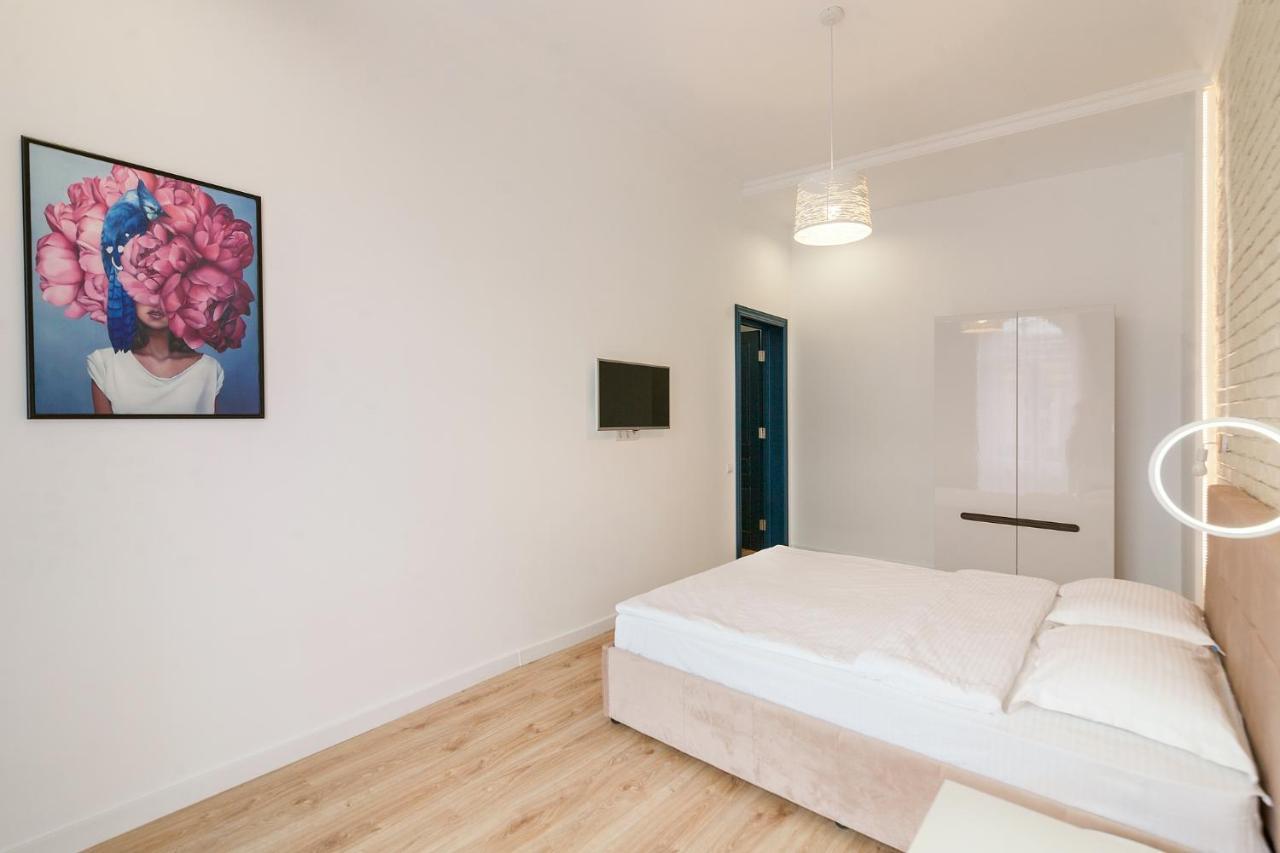 Leogrand Three Bedrooms Vip Apartments On Kniazia Romana 12 إلفيف المظهر الخارجي الصورة