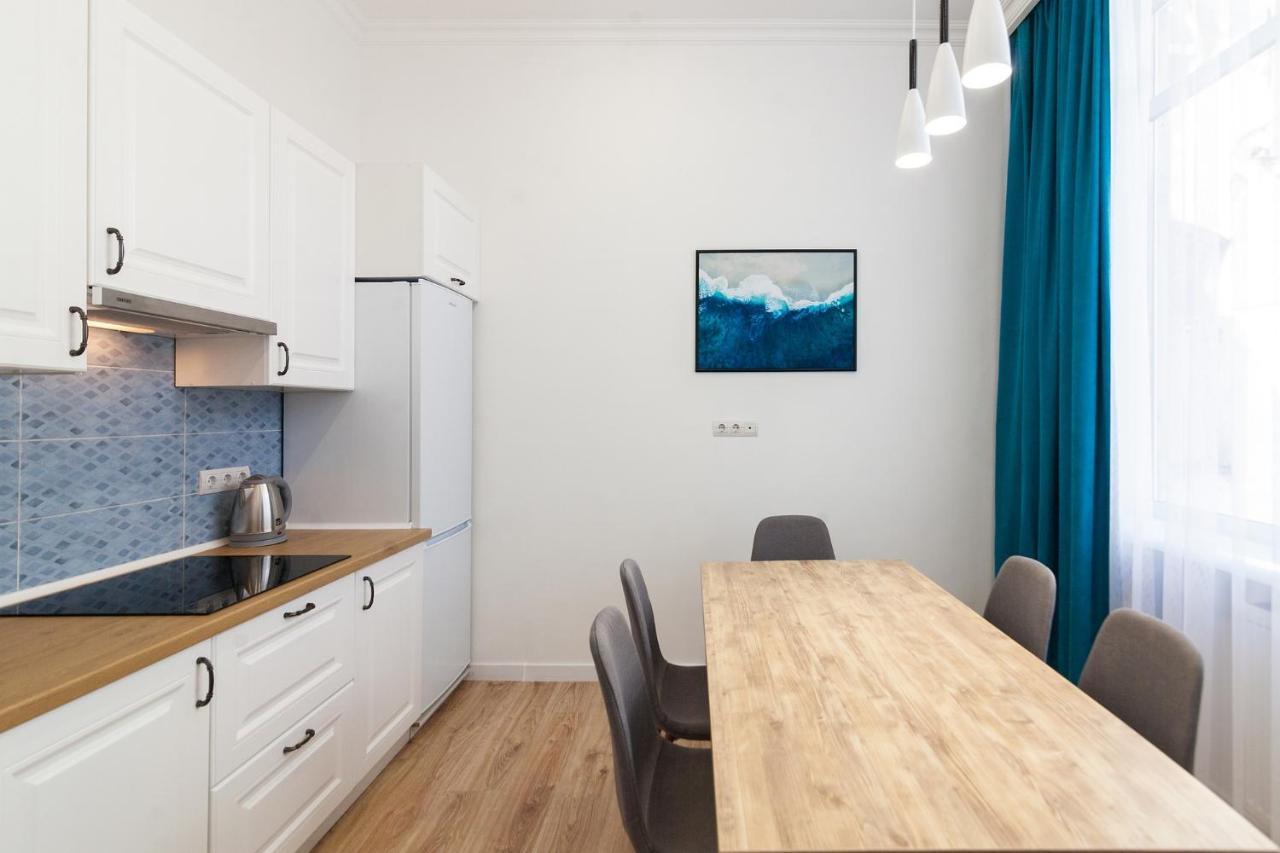 Leogrand Three Bedrooms Vip Apartments On Kniazia Romana 12 إلفيف المظهر الخارجي الصورة