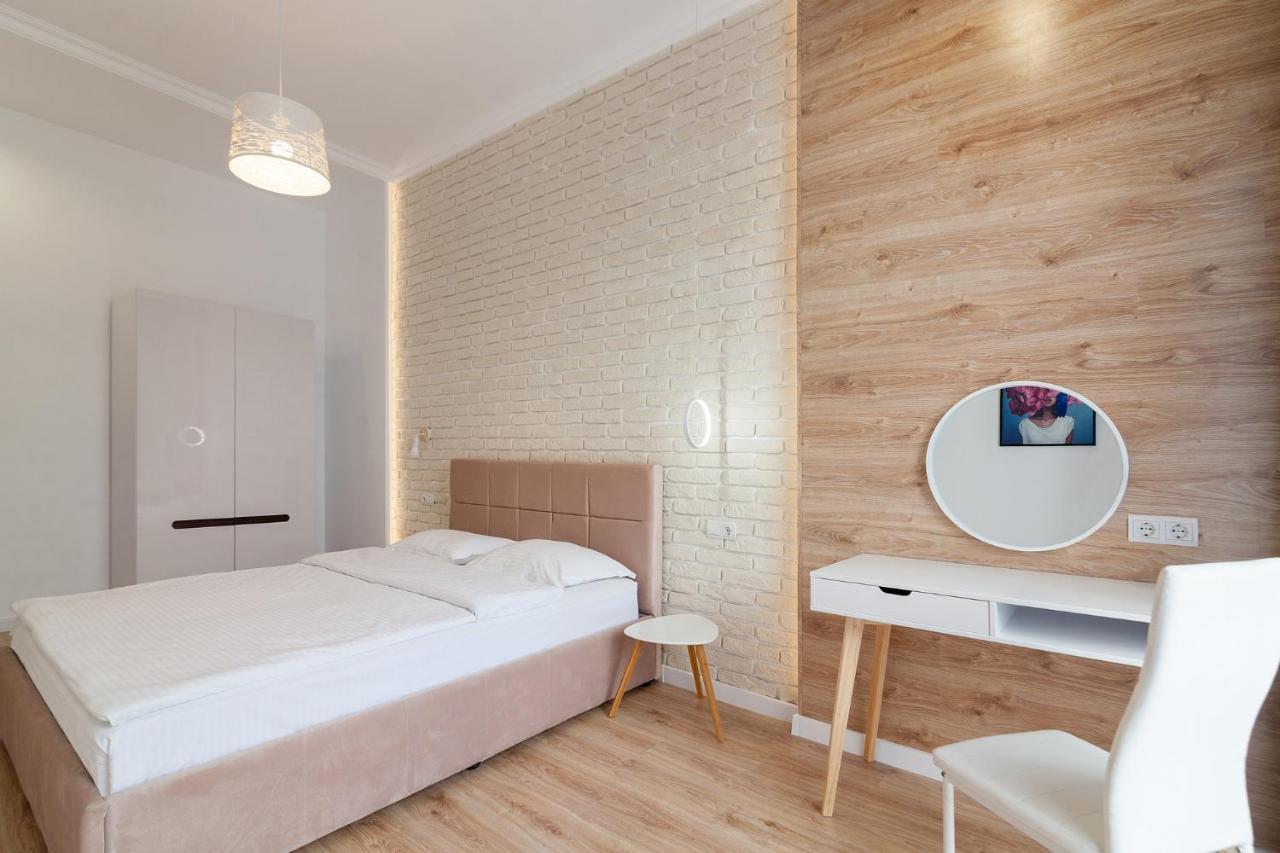 Leogrand Three Bedrooms Vip Apartments On Kniazia Romana 12 إلفيف المظهر الخارجي الصورة