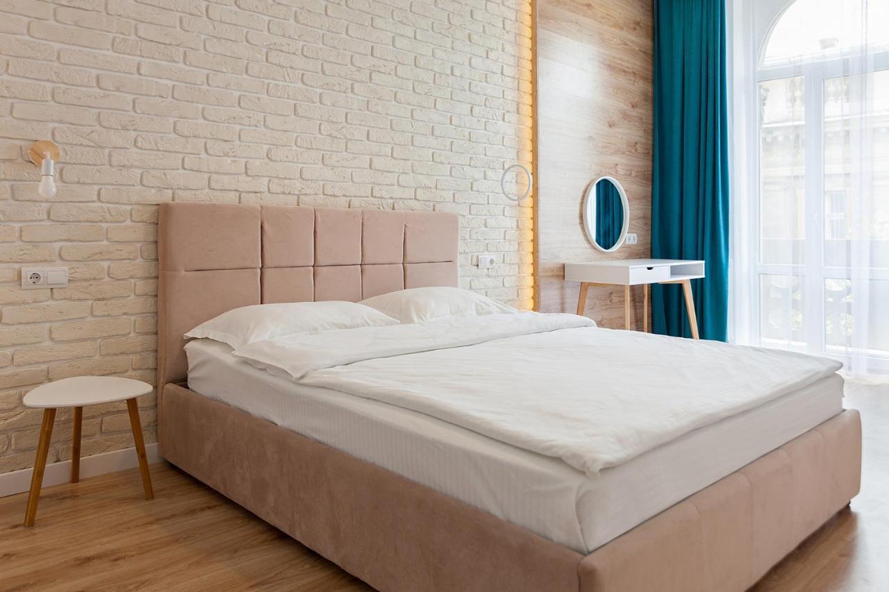 Leogrand Three Bedrooms Vip Apartments On Kniazia Romana 12 إلفيف المظهر الخارجي الصورة