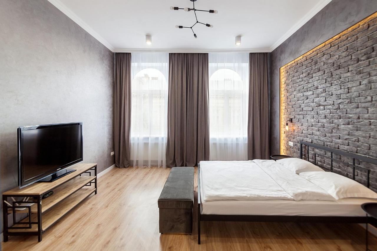Leogrand Three Bedrooms Vip Apartments On Kniazia Romana 12 إلفيف المظهر الخارجي الصورة