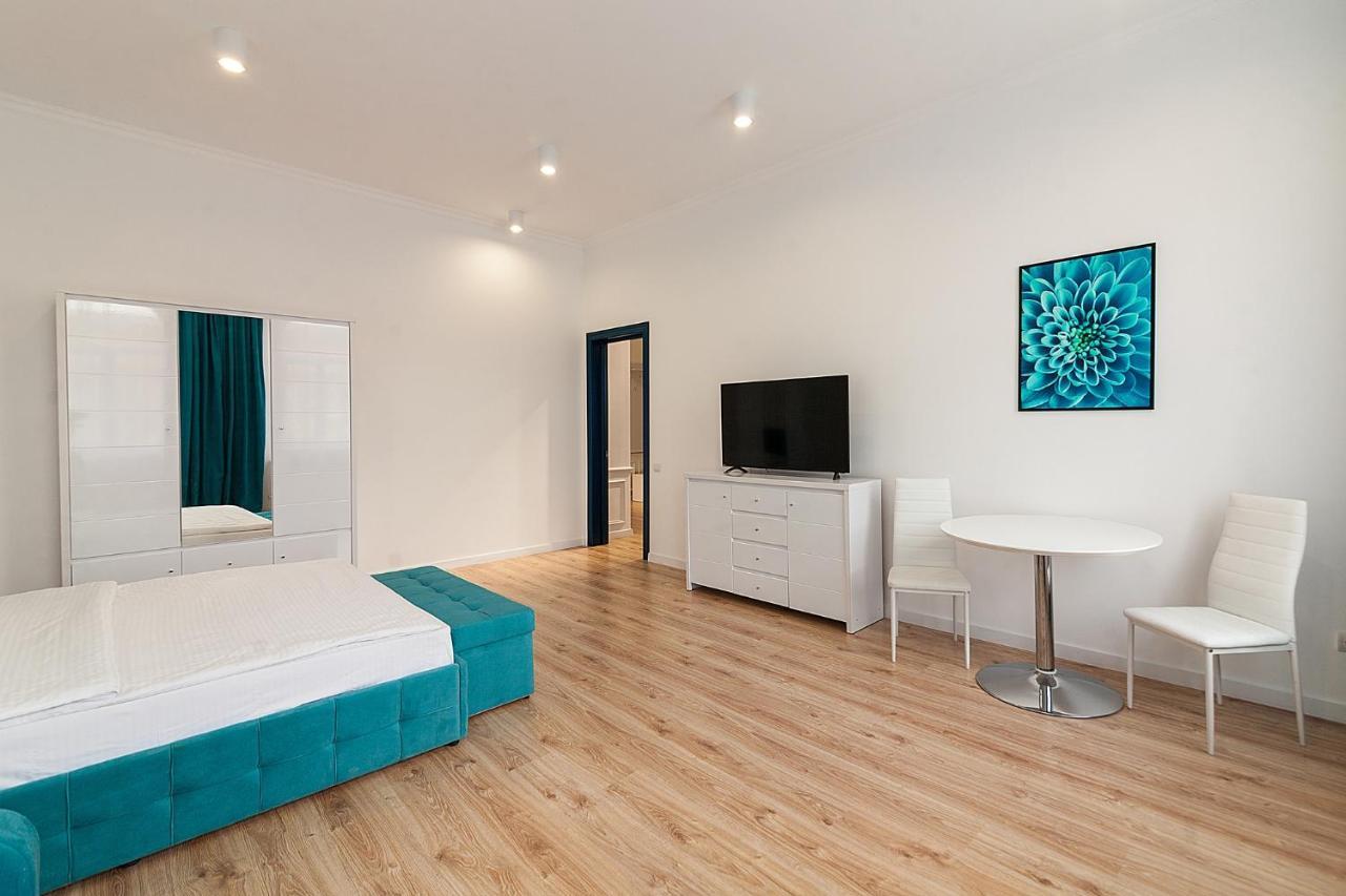 Leogrand Three Bedrooms Vip Apartments On Kniazia Romana 12 إلفيف المظهر الخارجي الصورة
