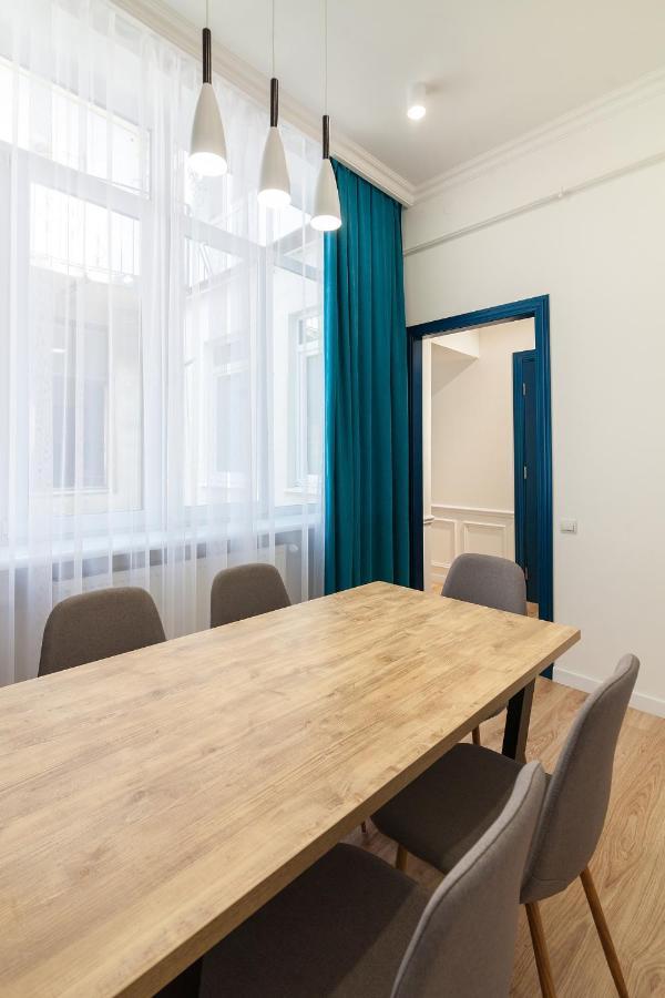 Leogrand Three Bedrooms Vip Apartments On Kniazia Romana 12 إلفيف المظهر الخارجي الصورة